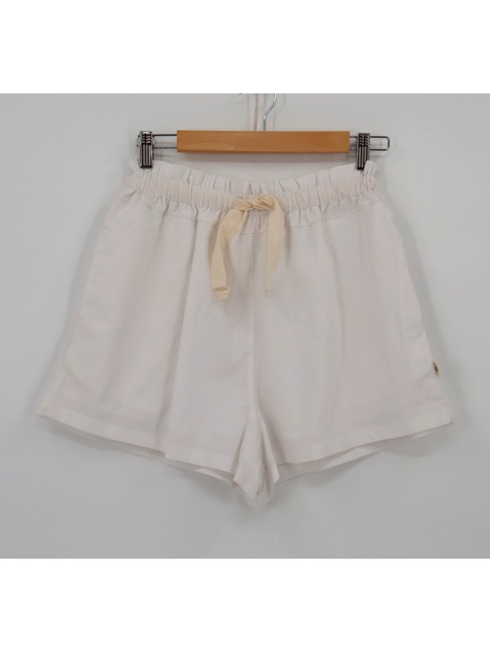 Araminta James Women’s Cream Elastic-Waist Drawstring Shorts